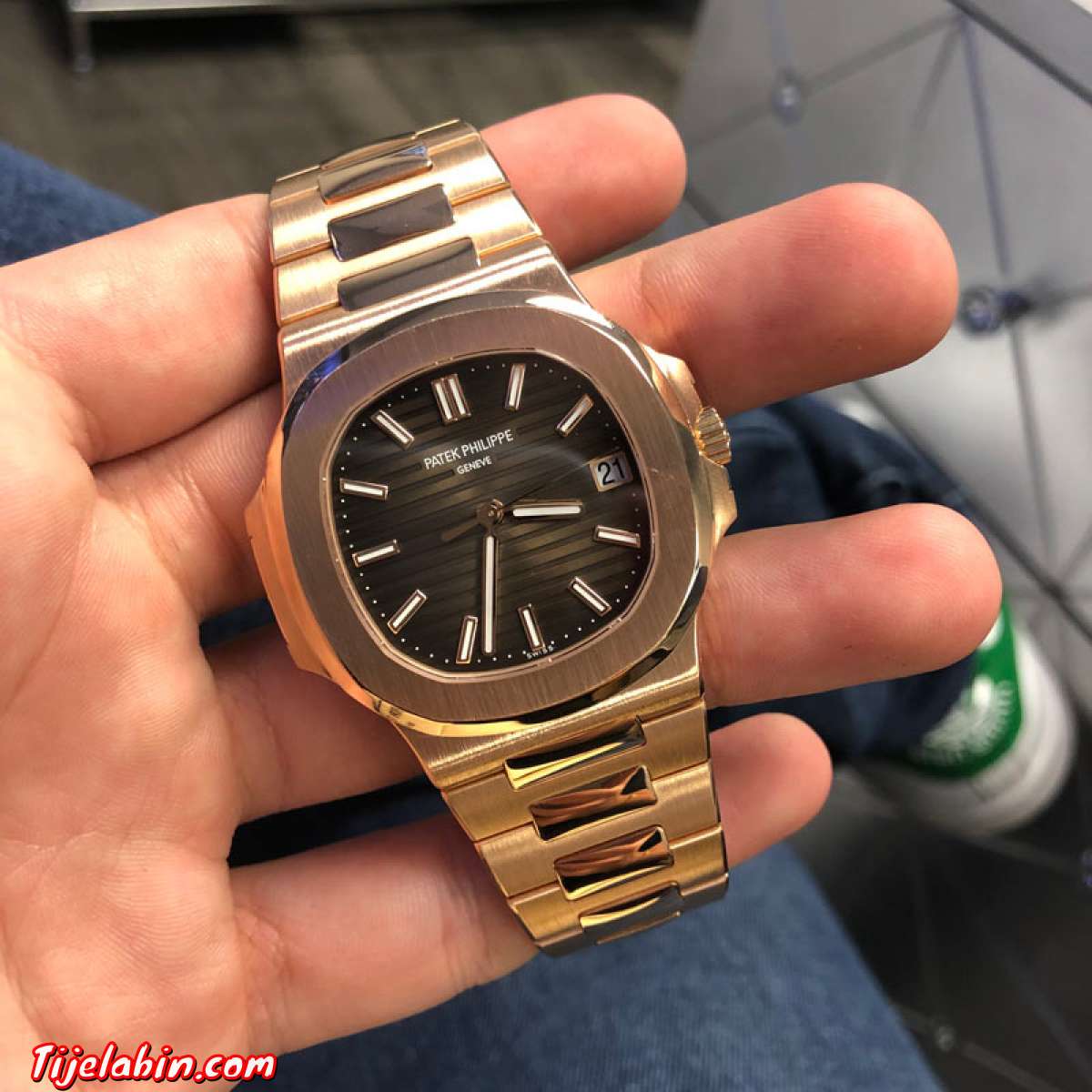 ساعة سوسرية ‏من ‏نوع  Patek Phillipe