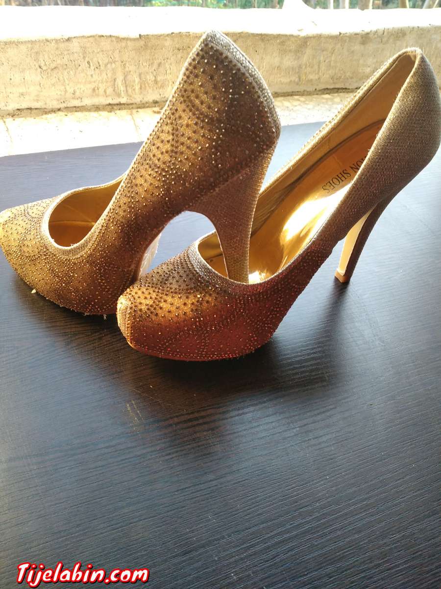 حذاء كعب عالي للعرائس جديد مقاس 40 لون ذهبي