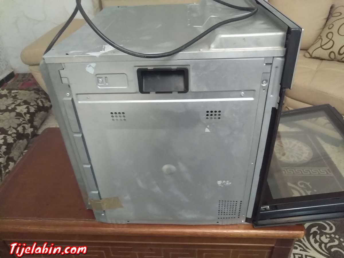 four encastrable pyrolyse électrique