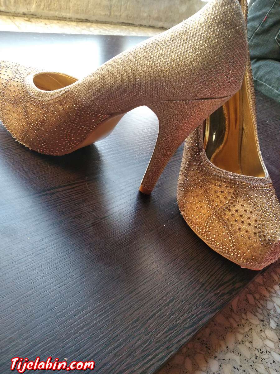 حذاء كعب عالي للعرائس جديد مقاس 40 لون ذهبي
