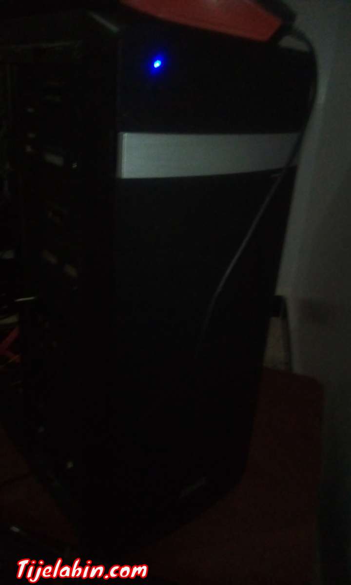 كمبيوتر مكتبي للبيع في شباب