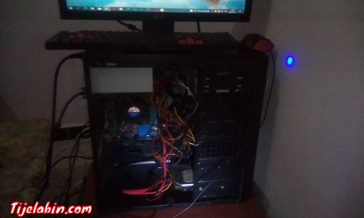 كمبيوتر مكتبي للبيع في شباب