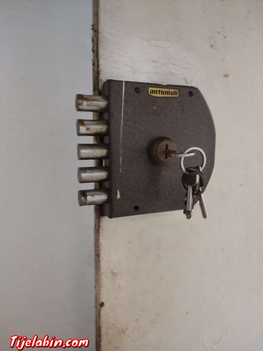 vends porte blindée للبيع باب حديد بلاندي