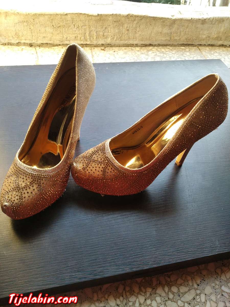 حذاء كعب عالي للعرائس جديد مقاس 40 لون ذهبي