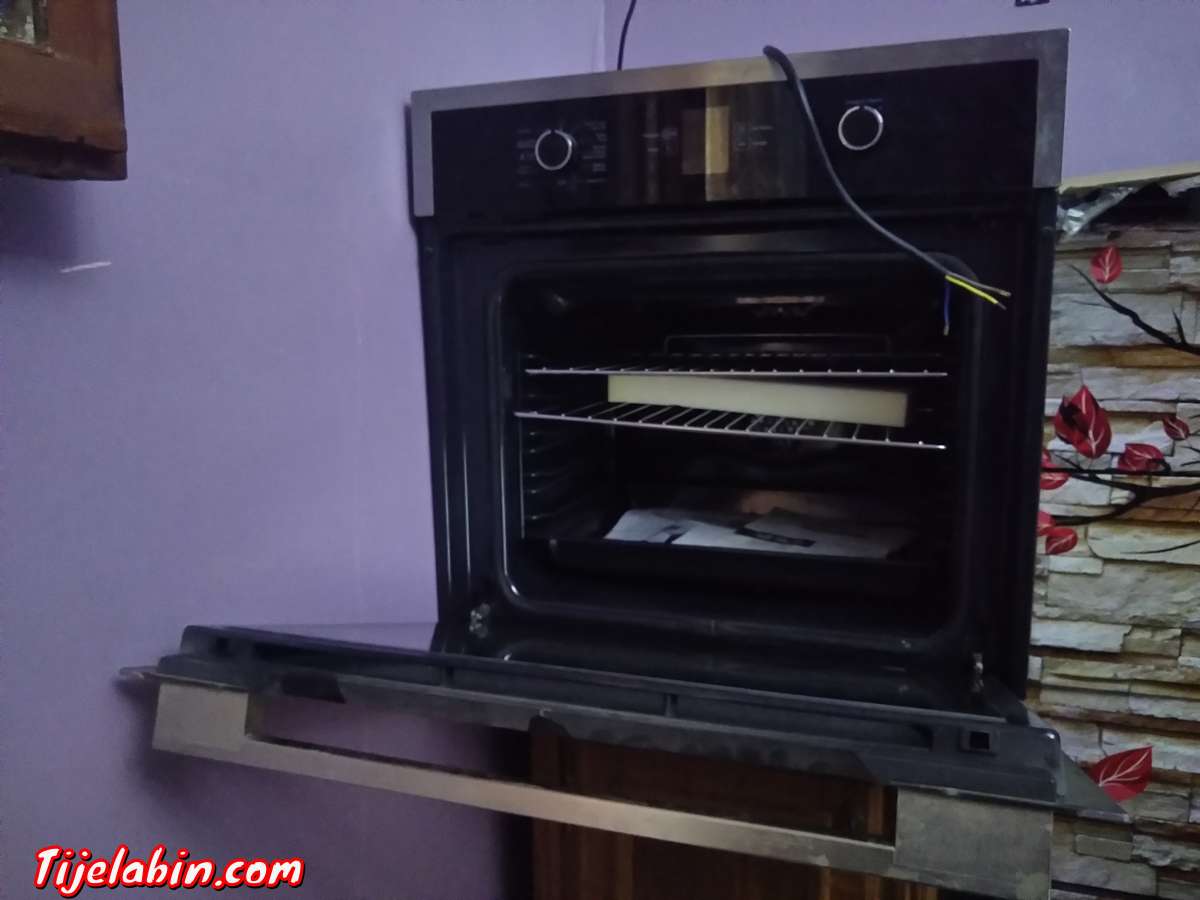 four encastrable pyrolyse électrique