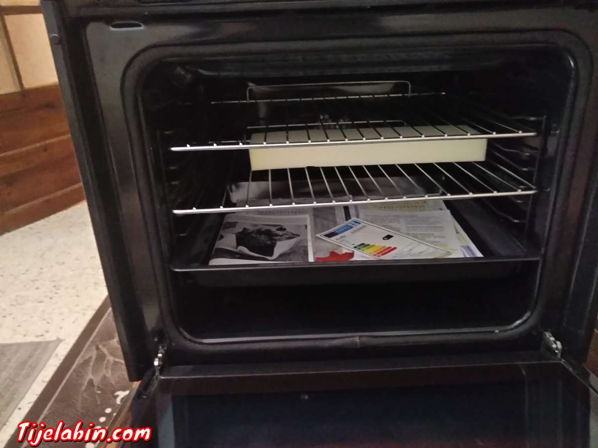 four encastrable pyrolyse électrique