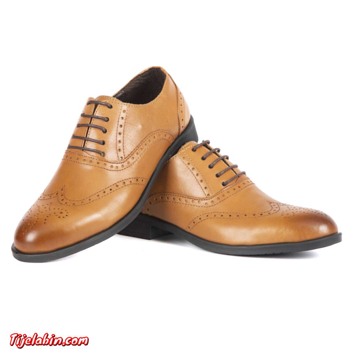 حذاء مريح مصنوع من مواد عالية الجودة مناسب لخرجاتك اليومية.ت