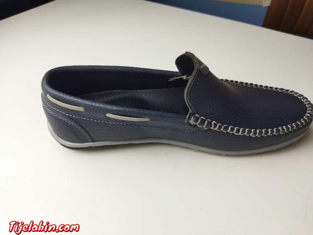 حذاء  من الجلد المميز