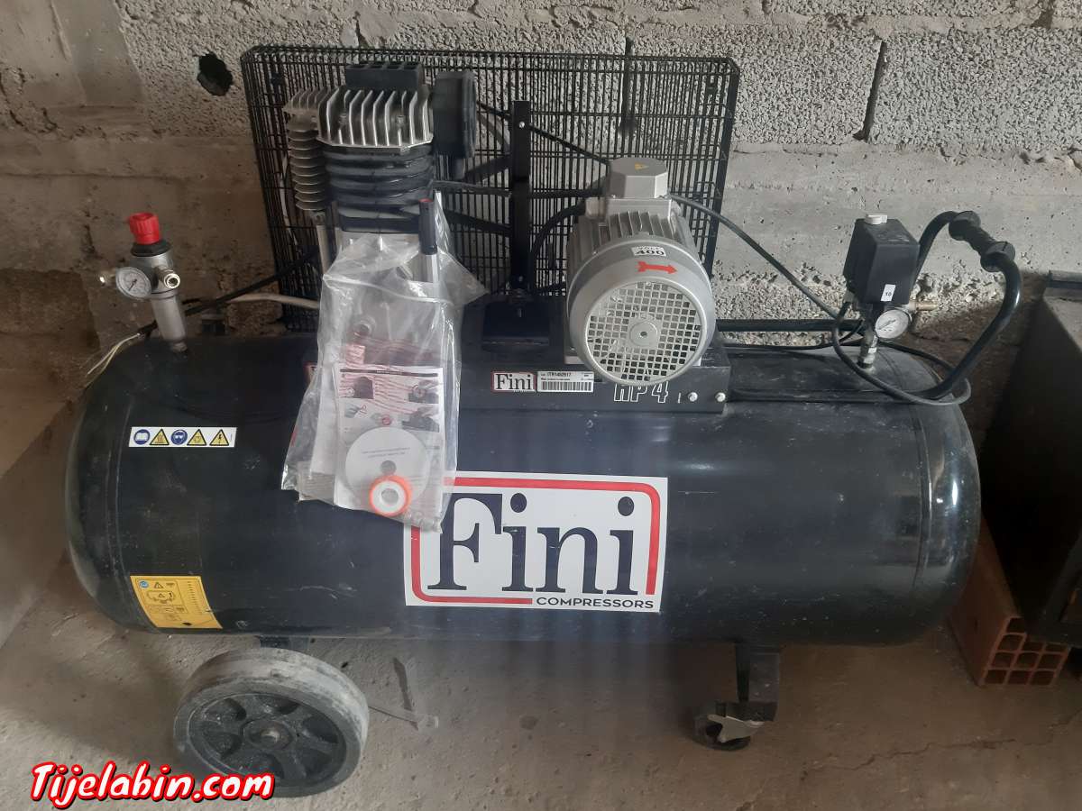 كومبريسار 300 لتر