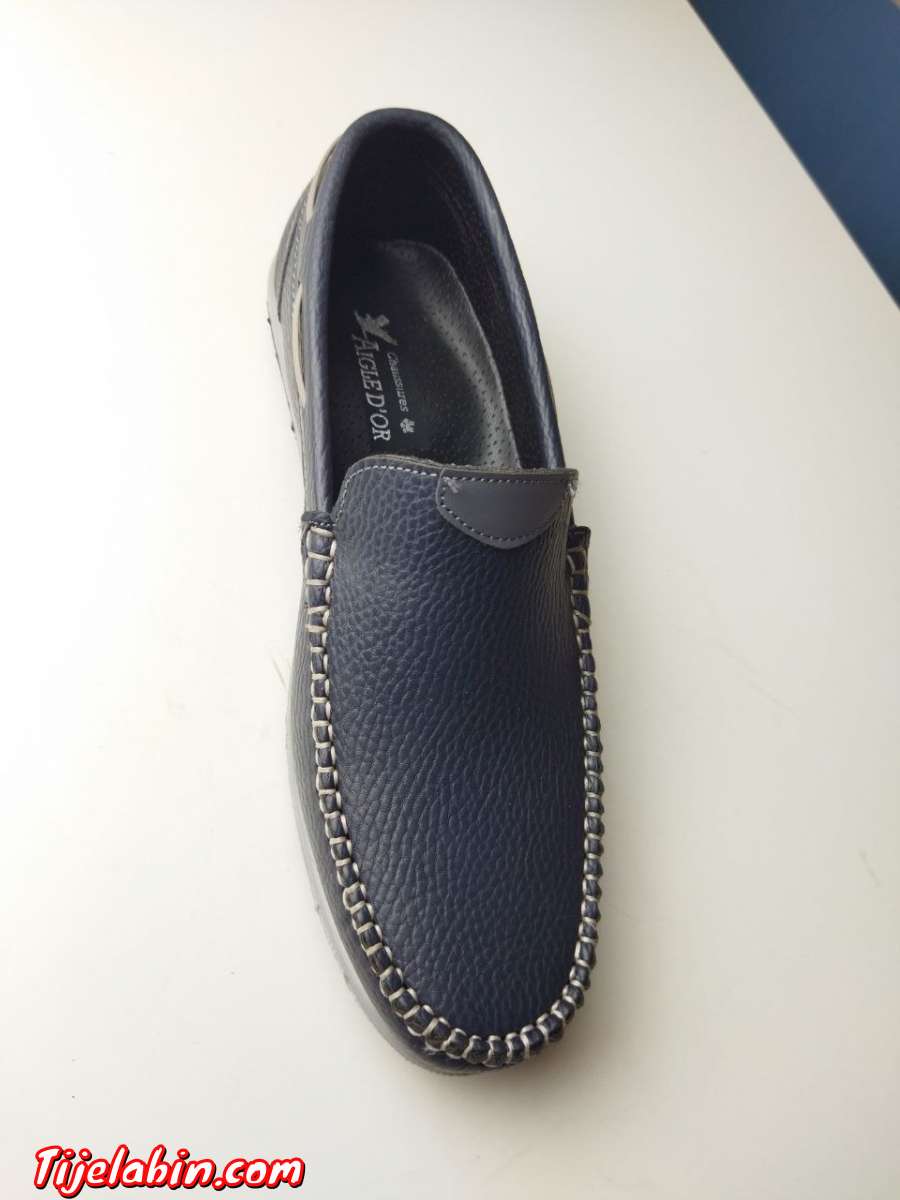 حذاء  من الجلد المميز