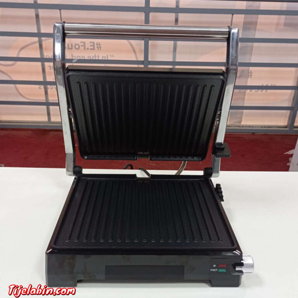 متعي عائلتك بألذ سانويشات الشواء بفضل ماكينة الشواء والبانين