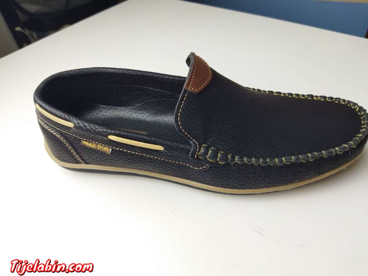 حذاء  من الجلد المميز