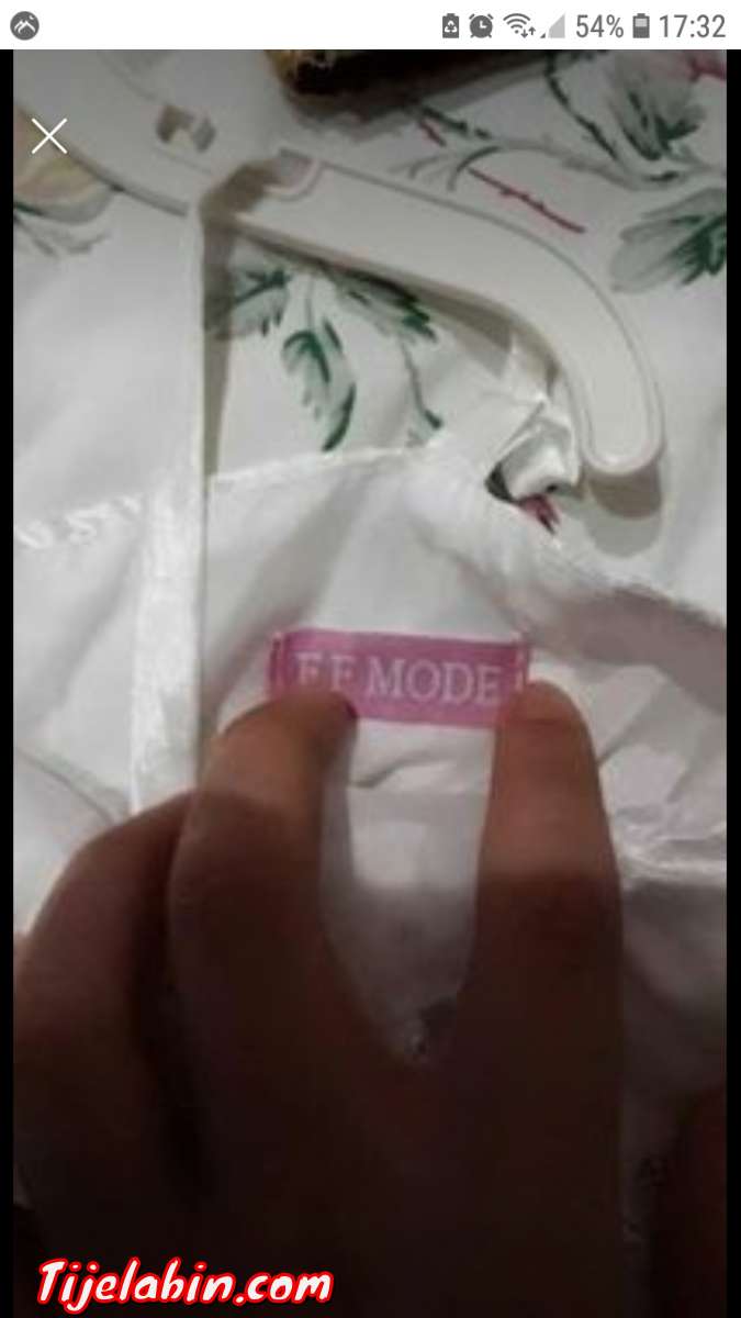 Robe jamais utilisé pour fille de 8 ans