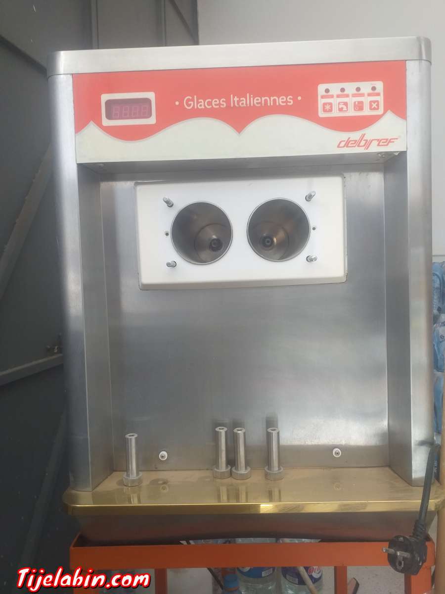 مكينة صنع المثلاجات .