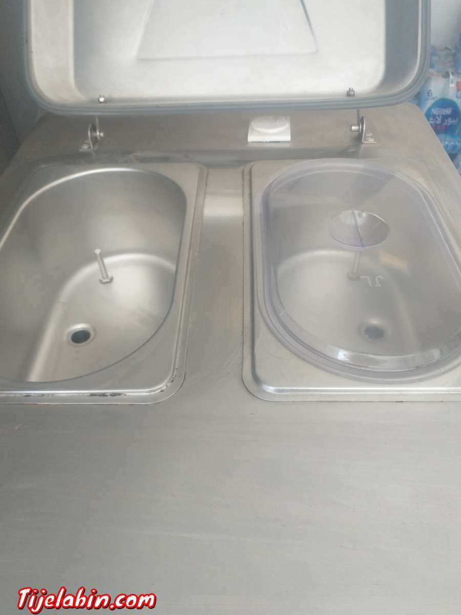 مكينة صنع المثلاجات .