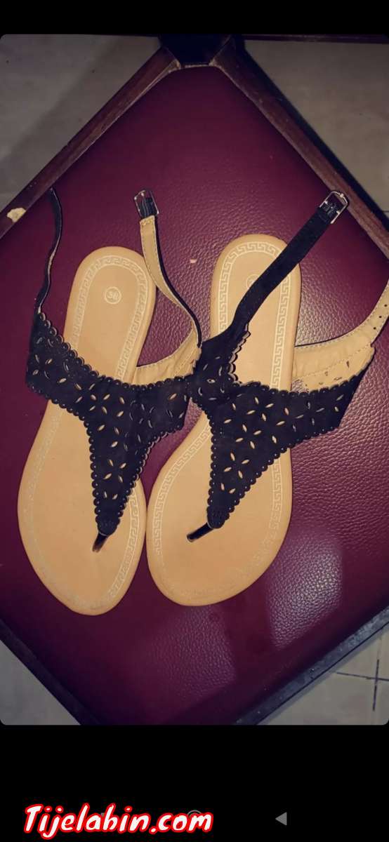 sandale noire d'été