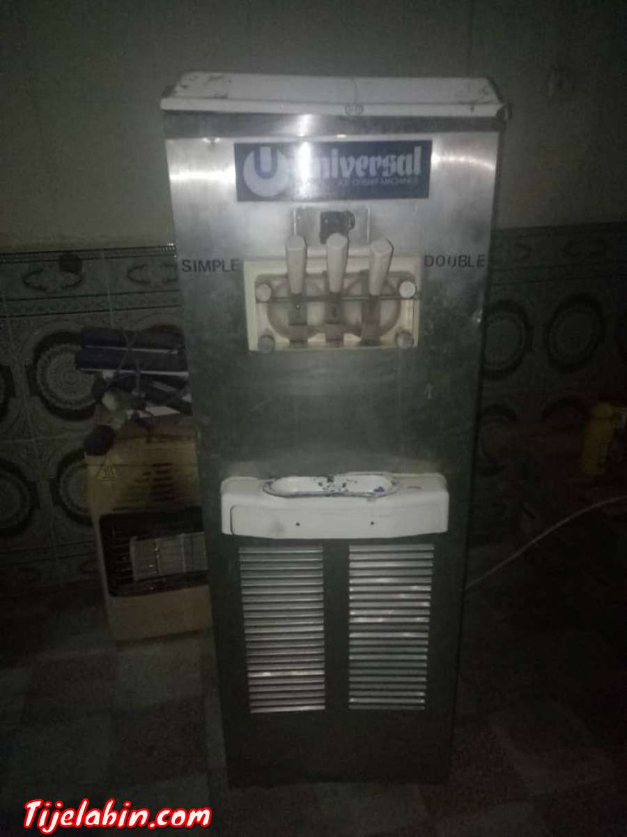 الة صنع المثلجات