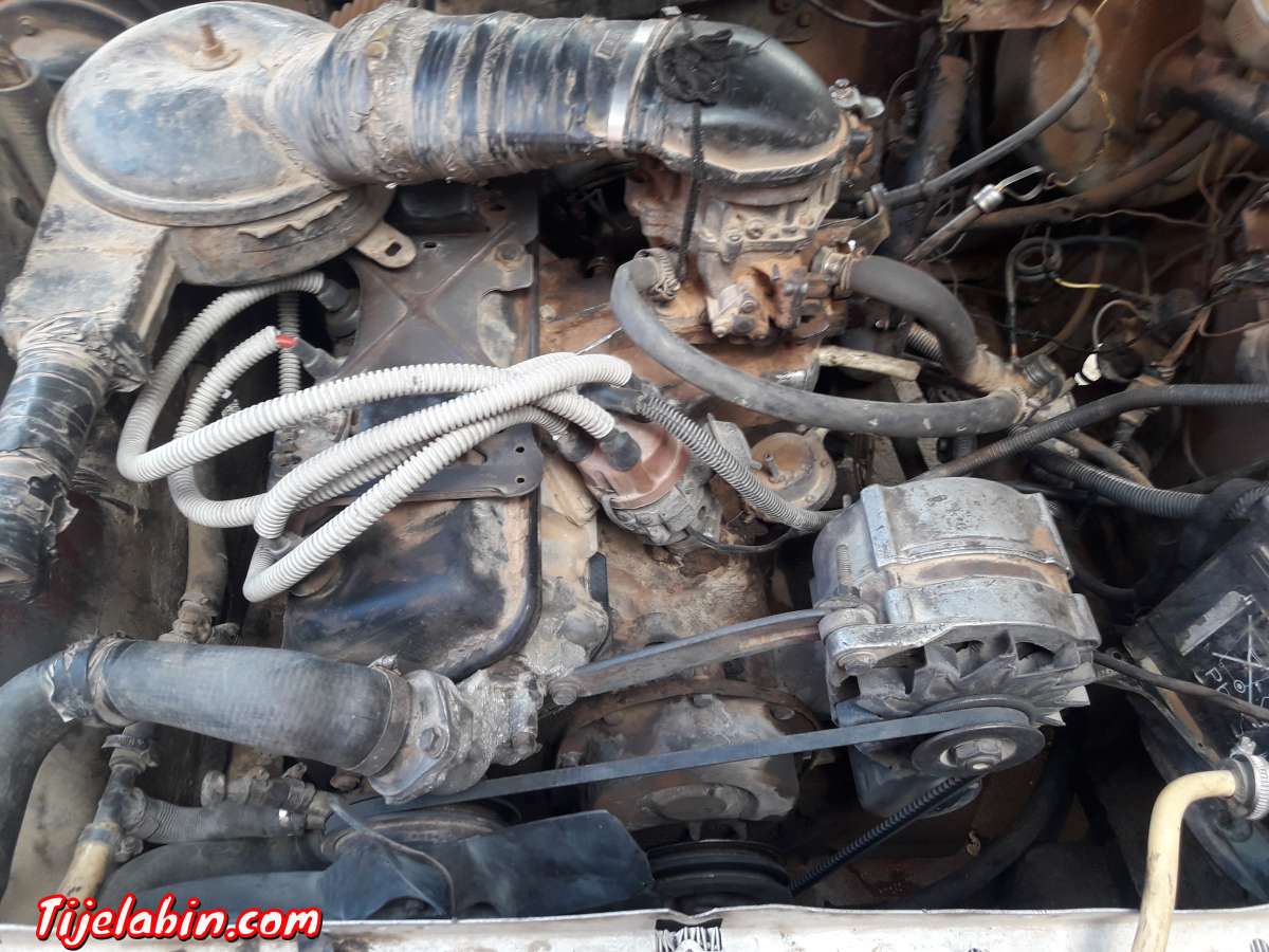 سيارت من نوع بيجو 505  محرك la 11