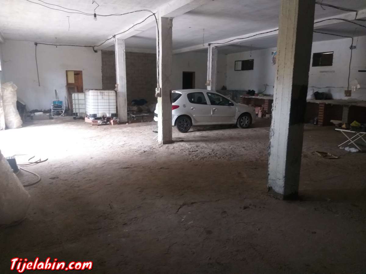 immeuble bien situé Cartier résidentiel bon coin  700 metres