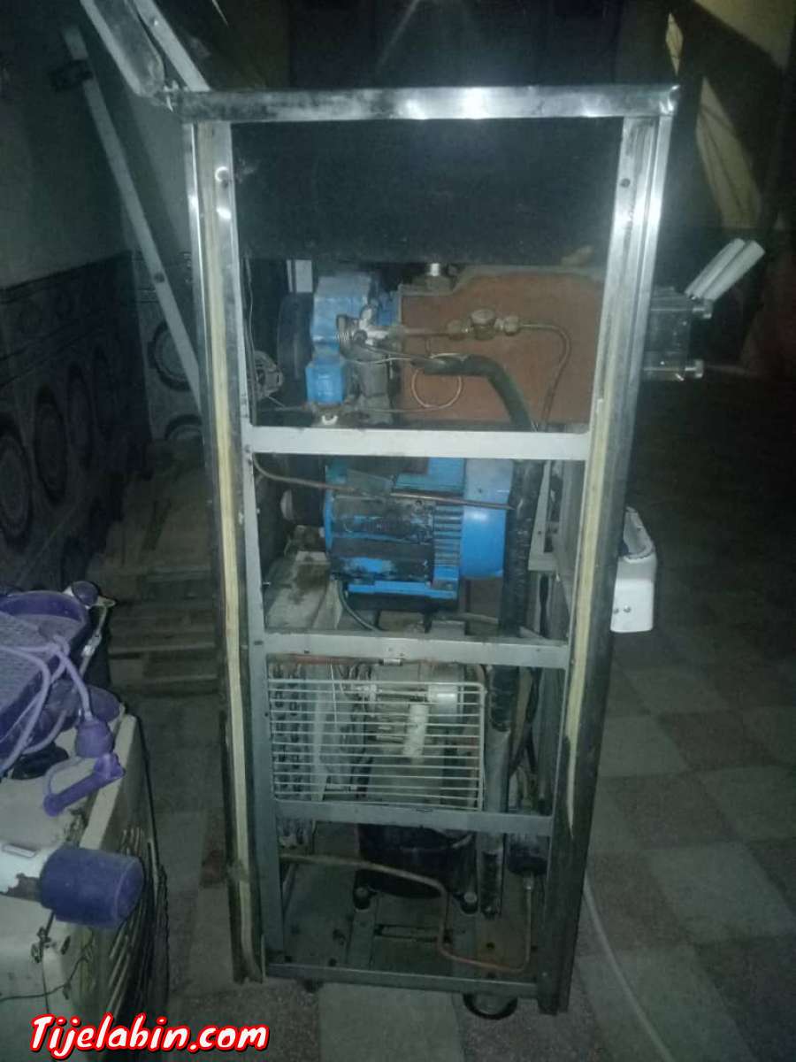 الة صنع المثلجات