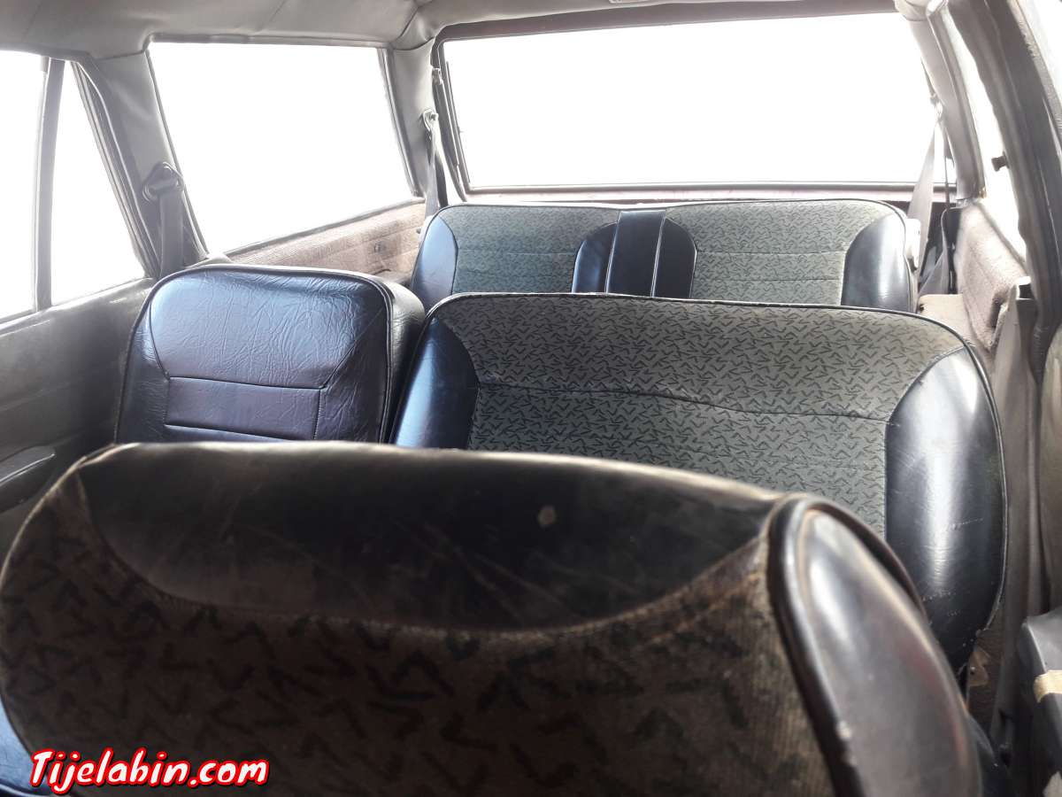 سيارت من نوع بيجو 505  محرك la 11