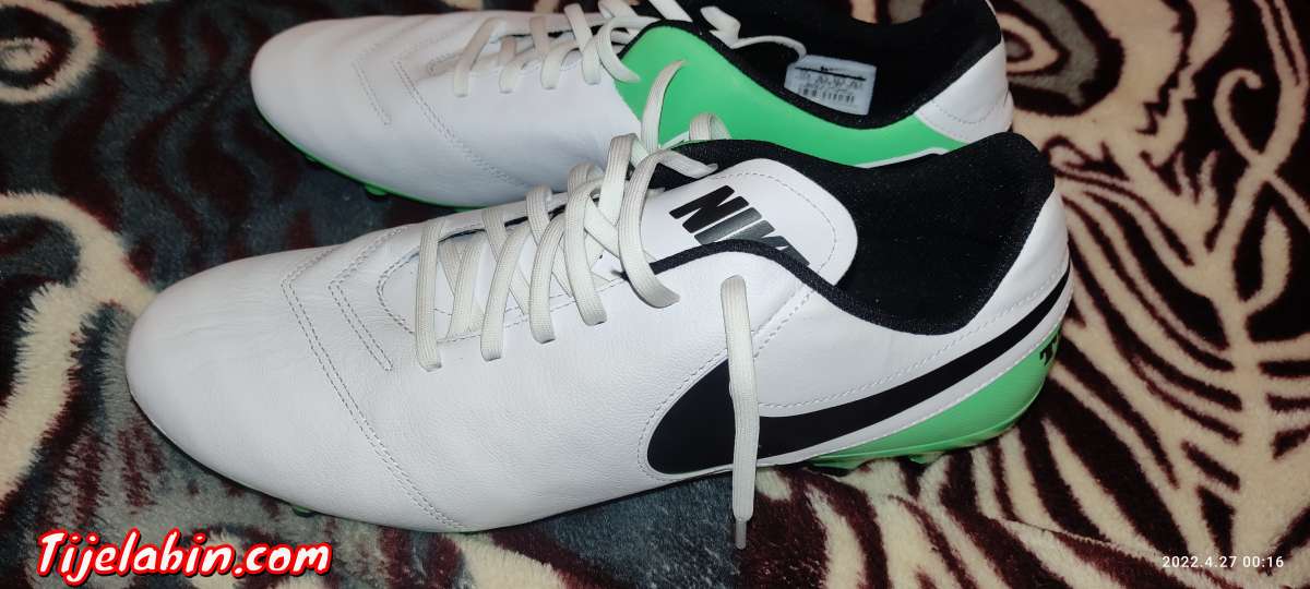 crampons de football pointure 45