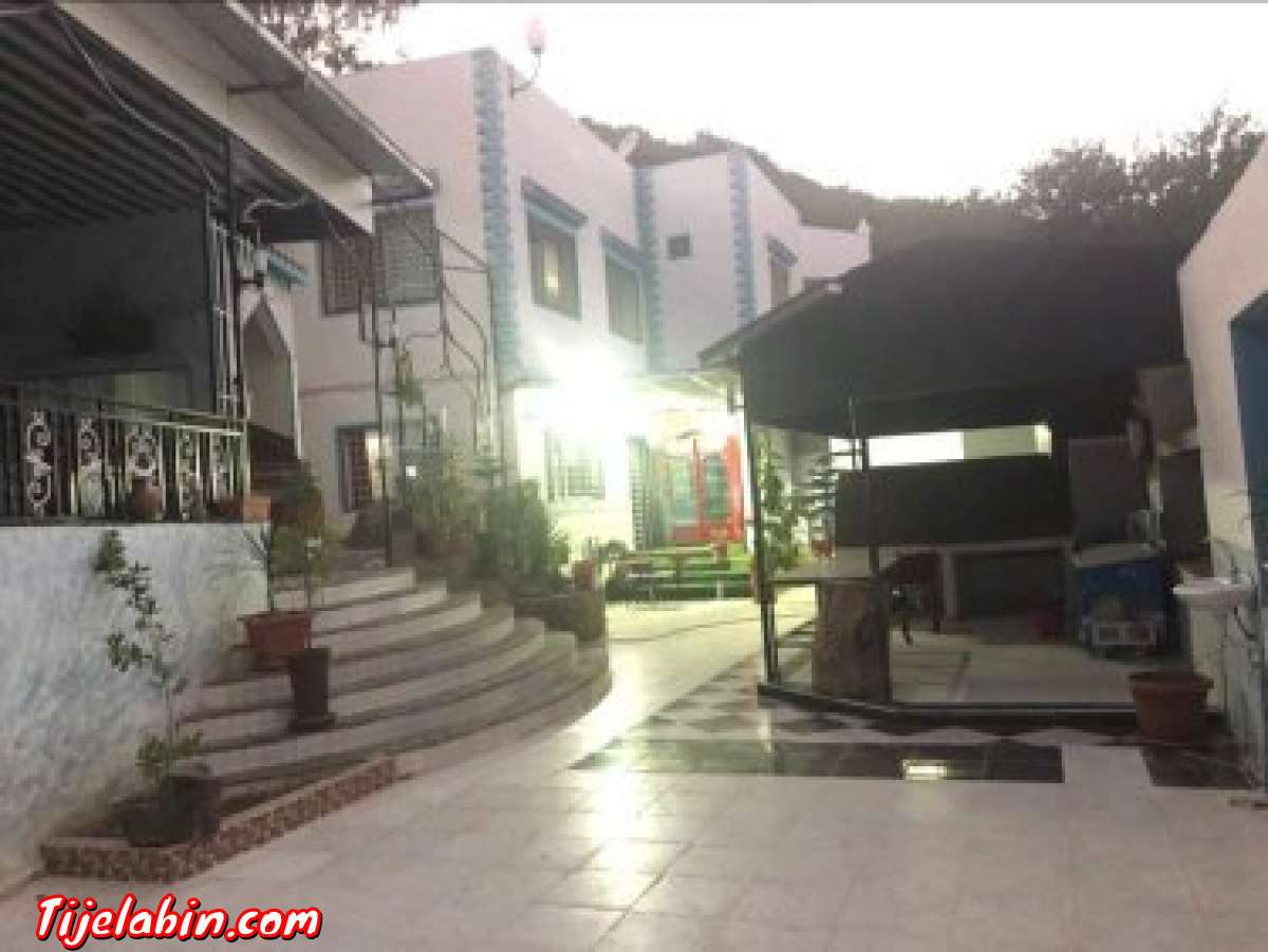 ارض فلاحيه + مطعم