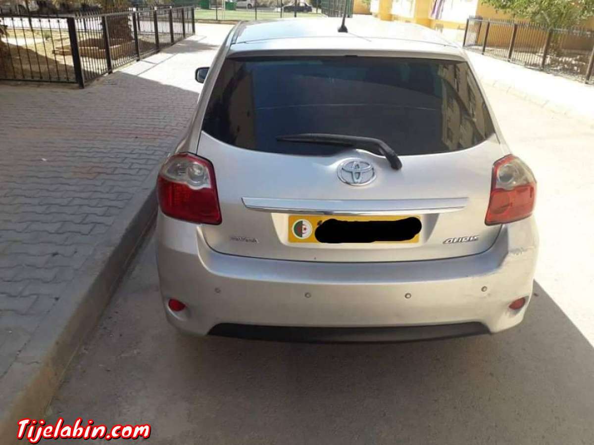 2011سيارة أوريس