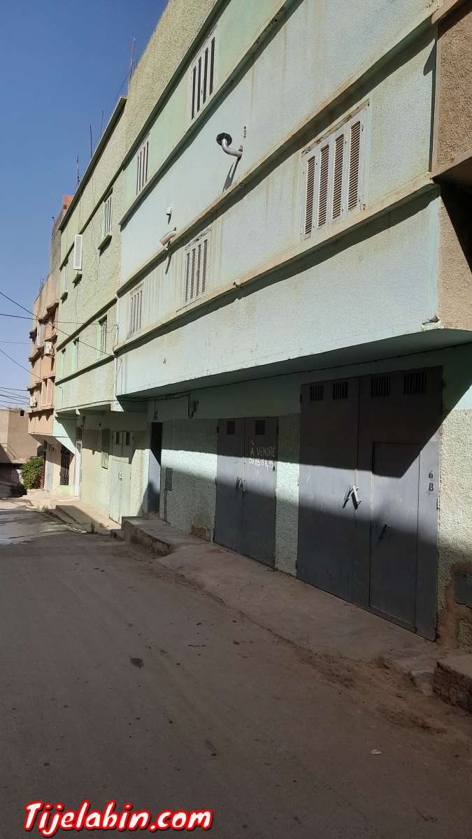 Garage 100m2 à louer avec cave 100m2