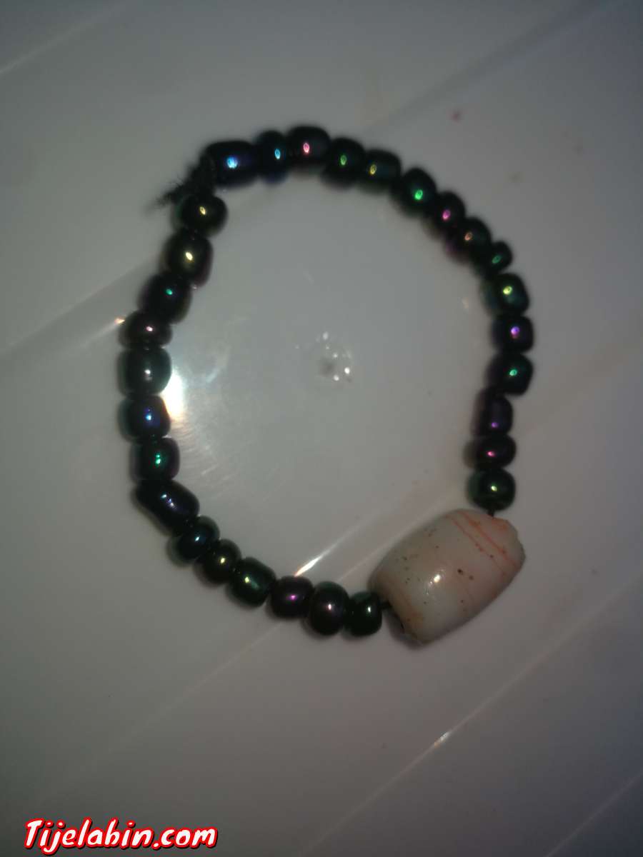 braclet simple avec jolie motif