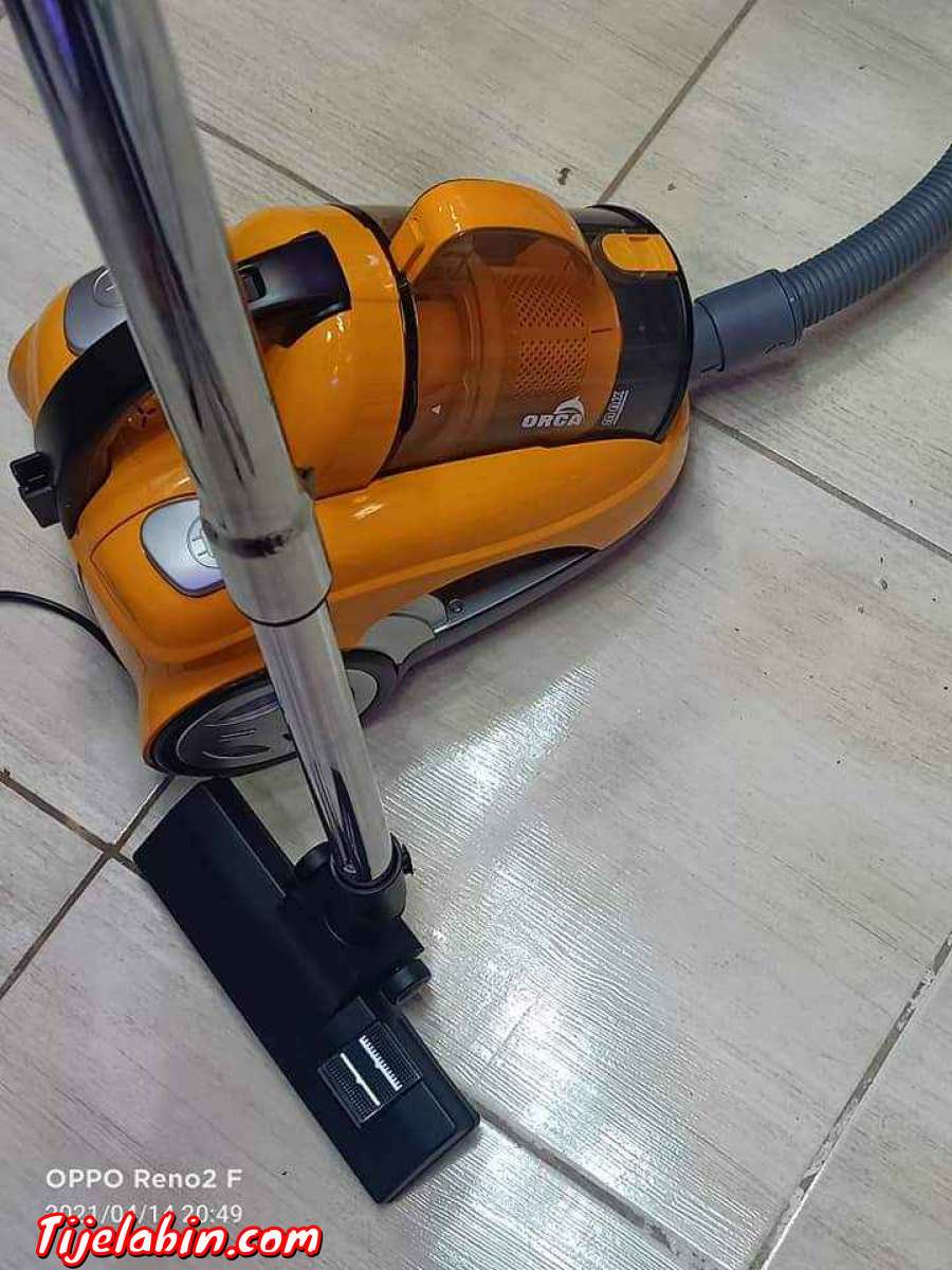 مكنسة كهربائية