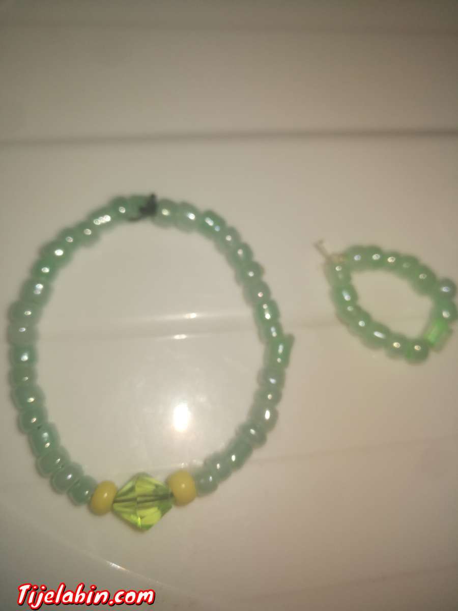 ensemble bracelet avec bague en perles vert _jaune