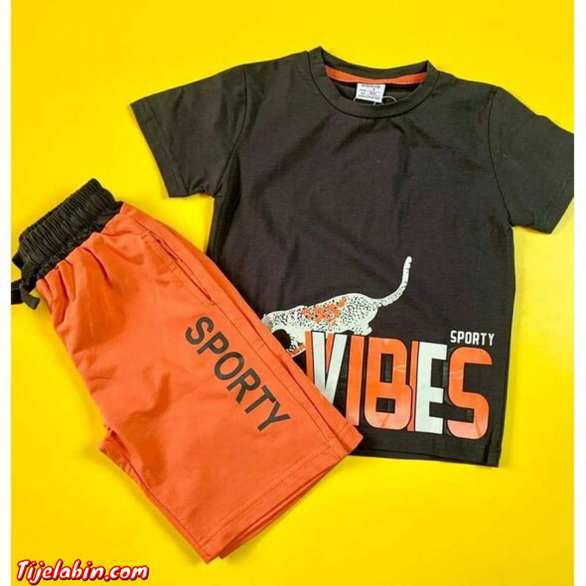 ملابس لي الأولاد يوجد جميع الأوان وا المقاس