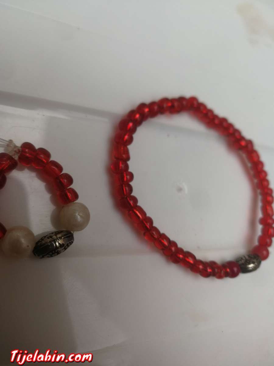 bracelet avec bague rouge