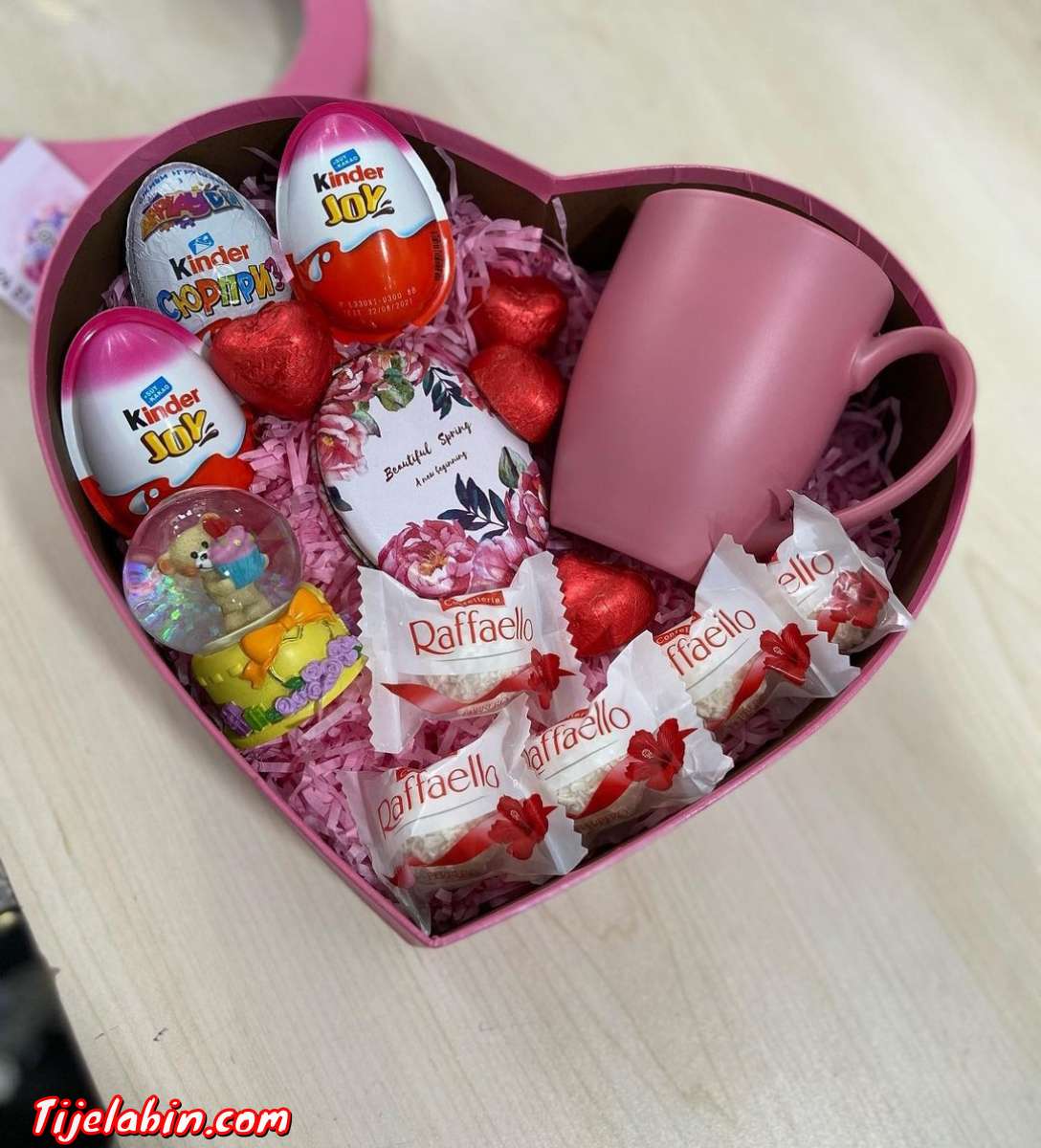 بوكسات هدايا ، متوفرة بالتوصيل