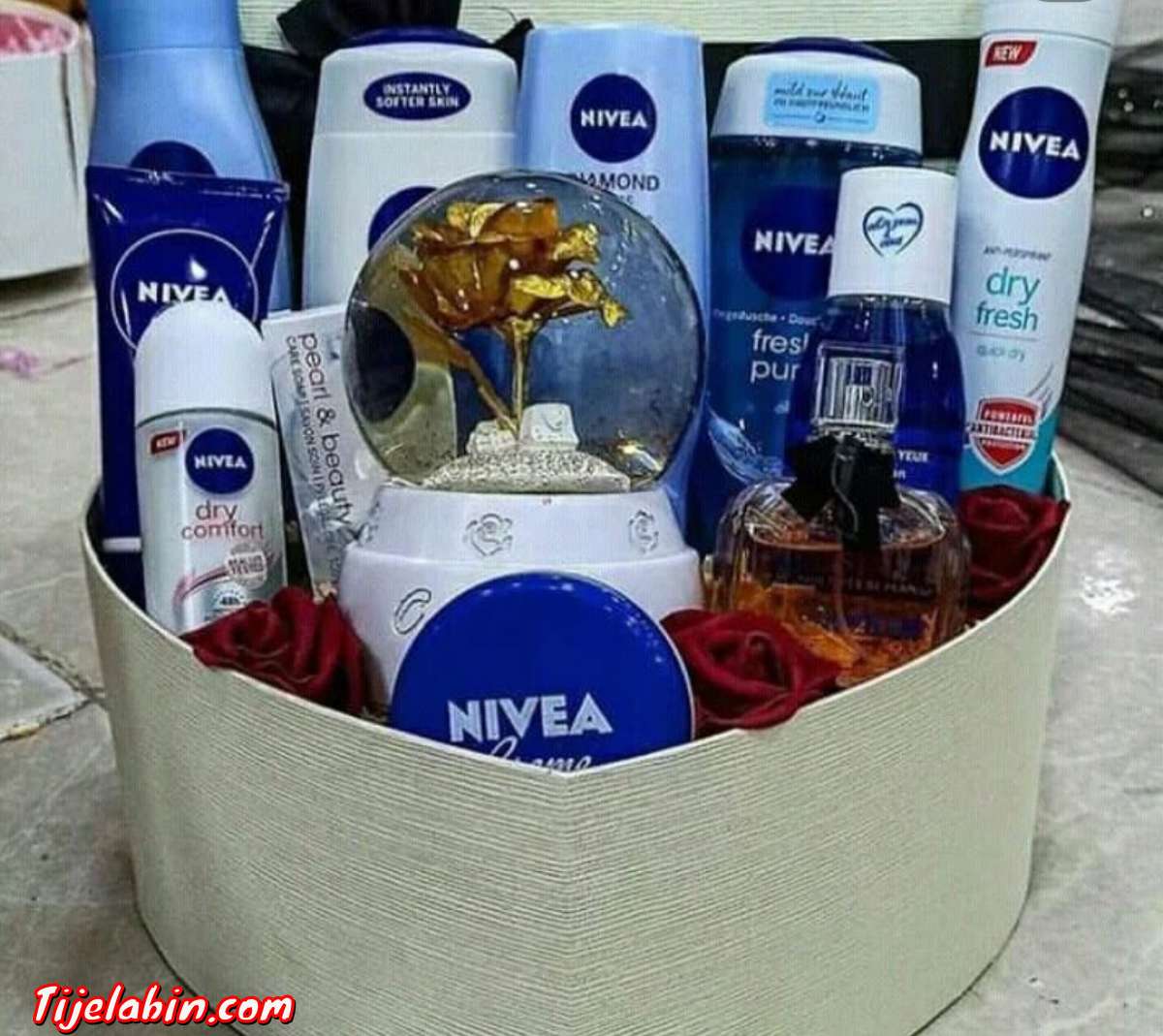 بوكسات هدايا ، متوفرة بالتوصيل