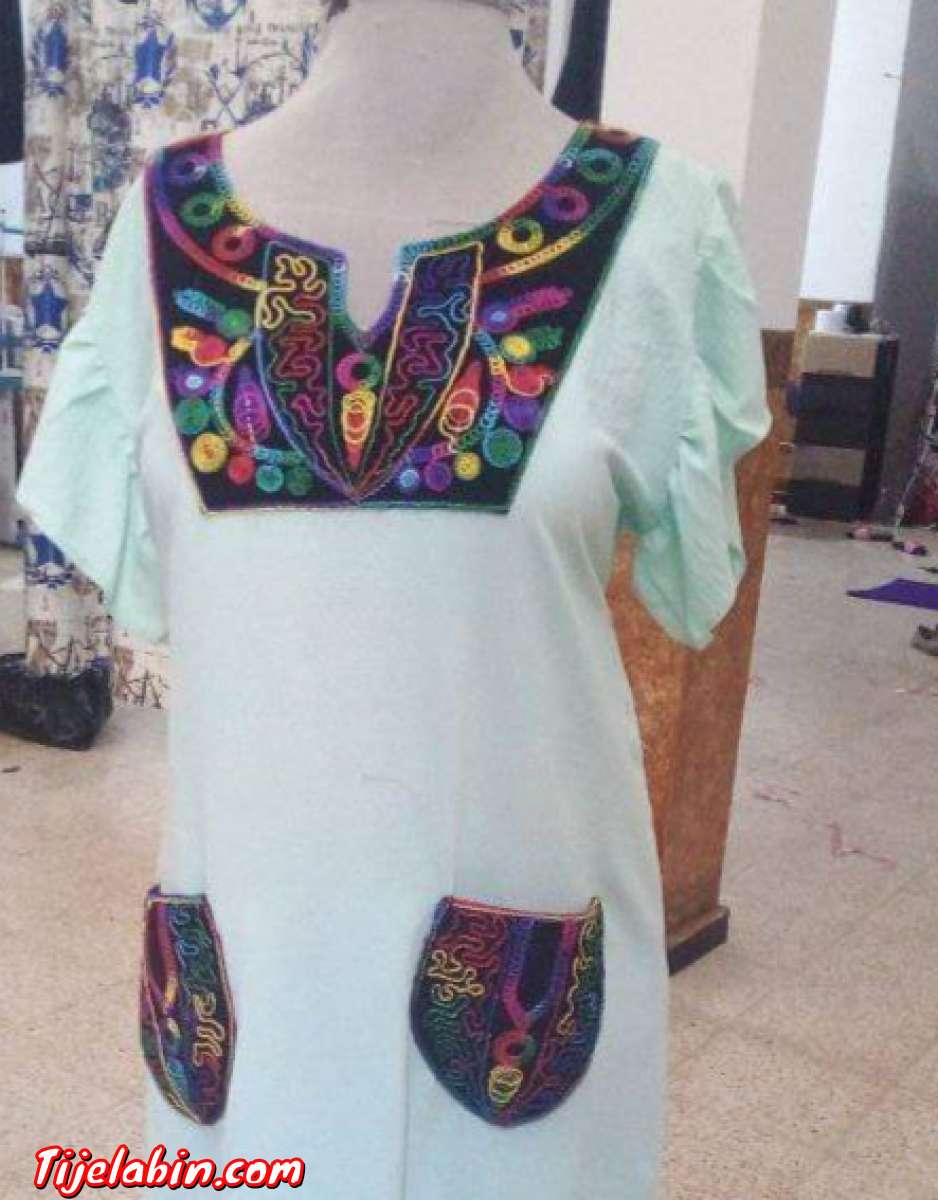 جبة بصدر الالوان