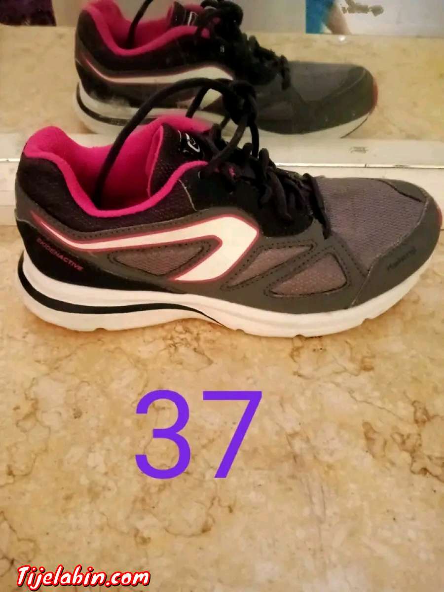 السلام عليكم سلعة اوريجينال جملة مرحبا بالجميع عندي72حبة