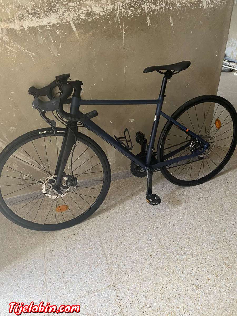 ronde un très beau vélo de course professionnel