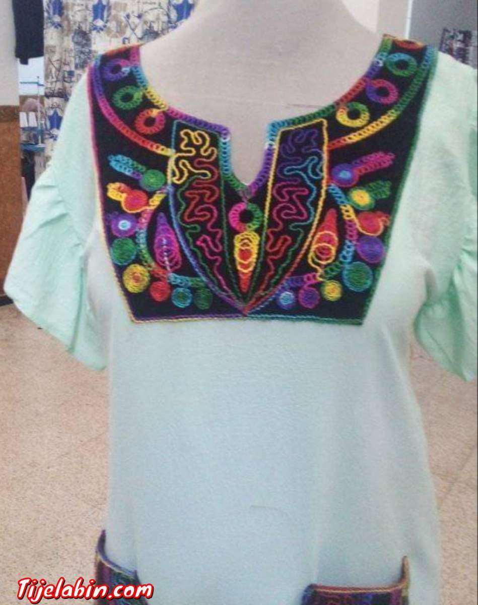 جبة بصدر الالوان