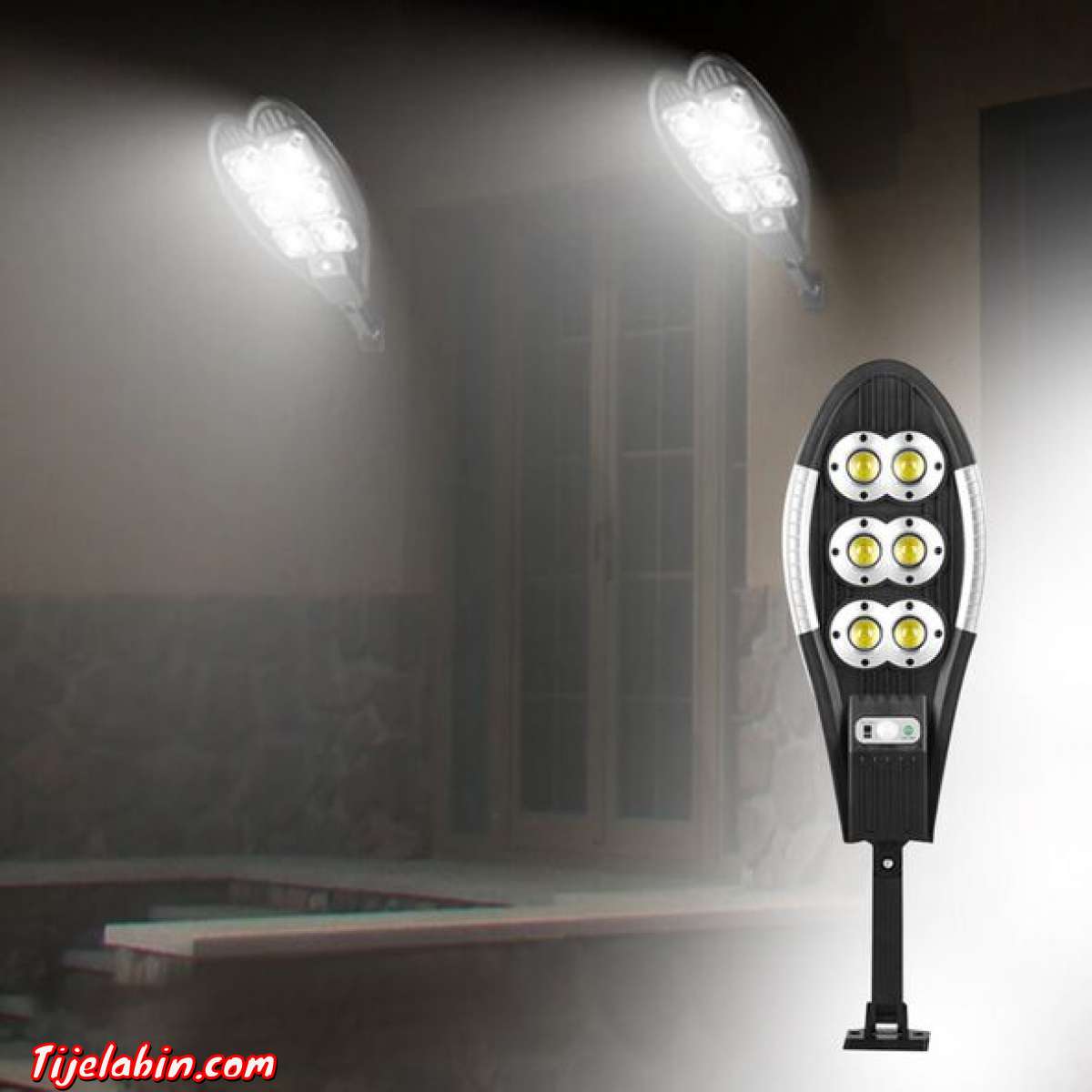 مصباح LED جداري كبير الحجم بمستشعر للحركة مزود بلوحة شمسية