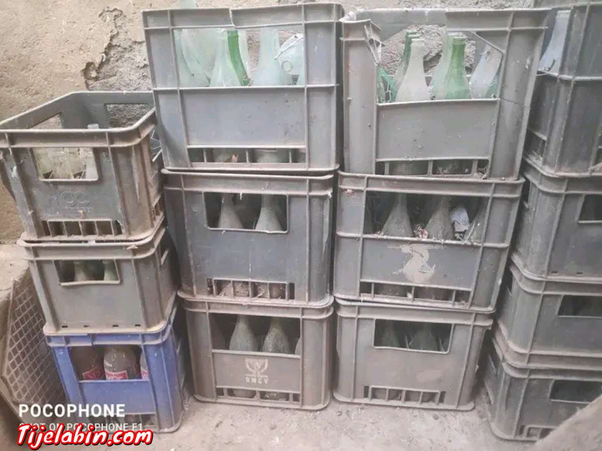 كاجوات وقارورات