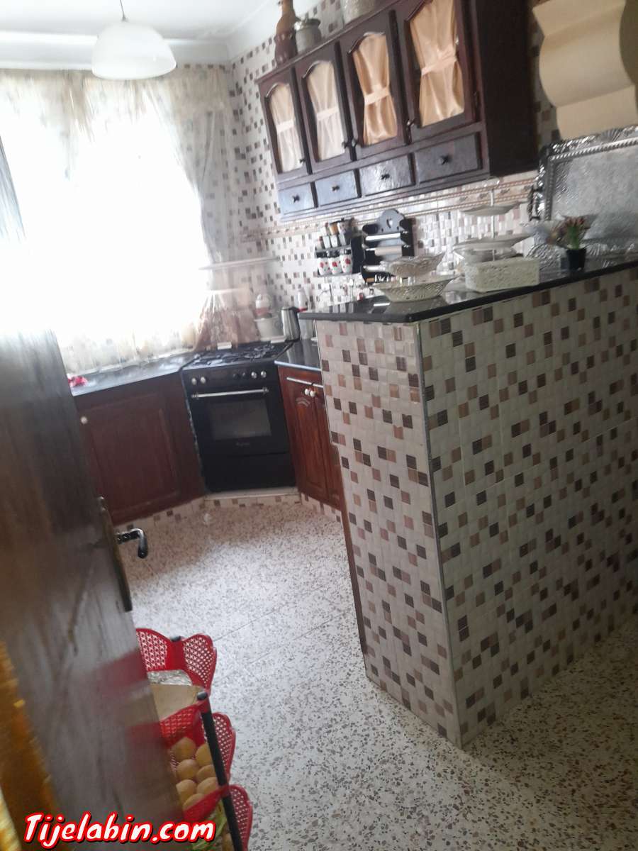 R+1 avendre 0772854717