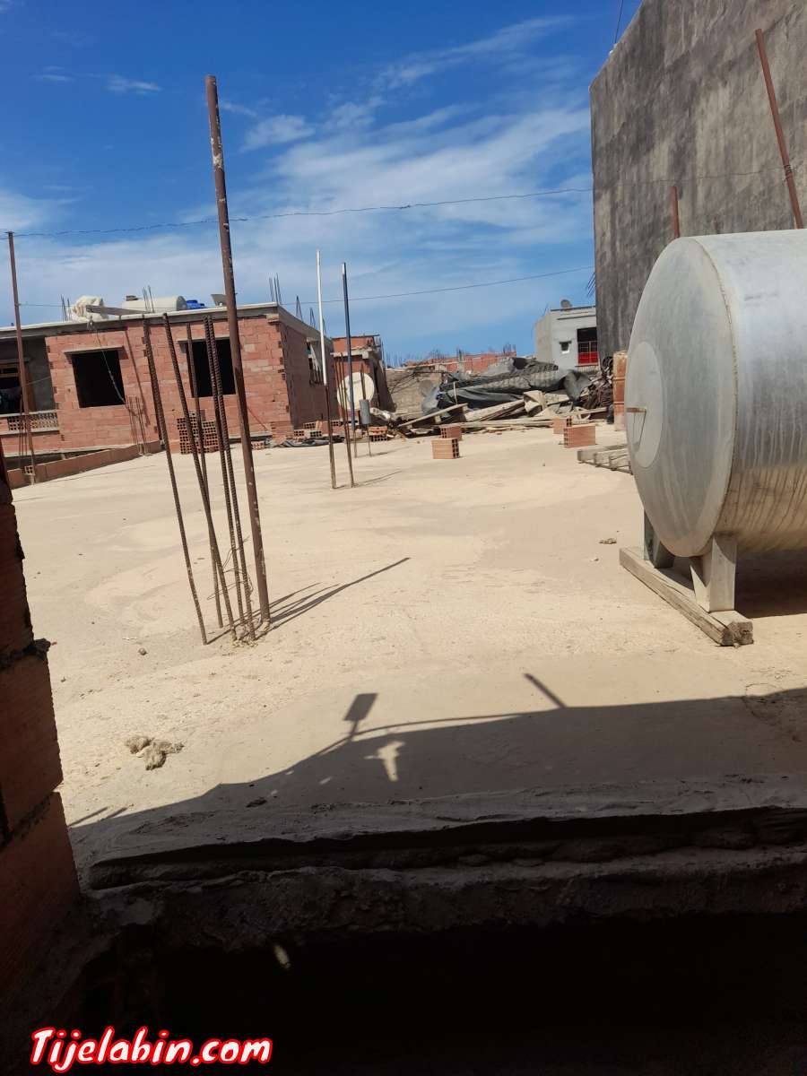 R+1 avendre 0772854717