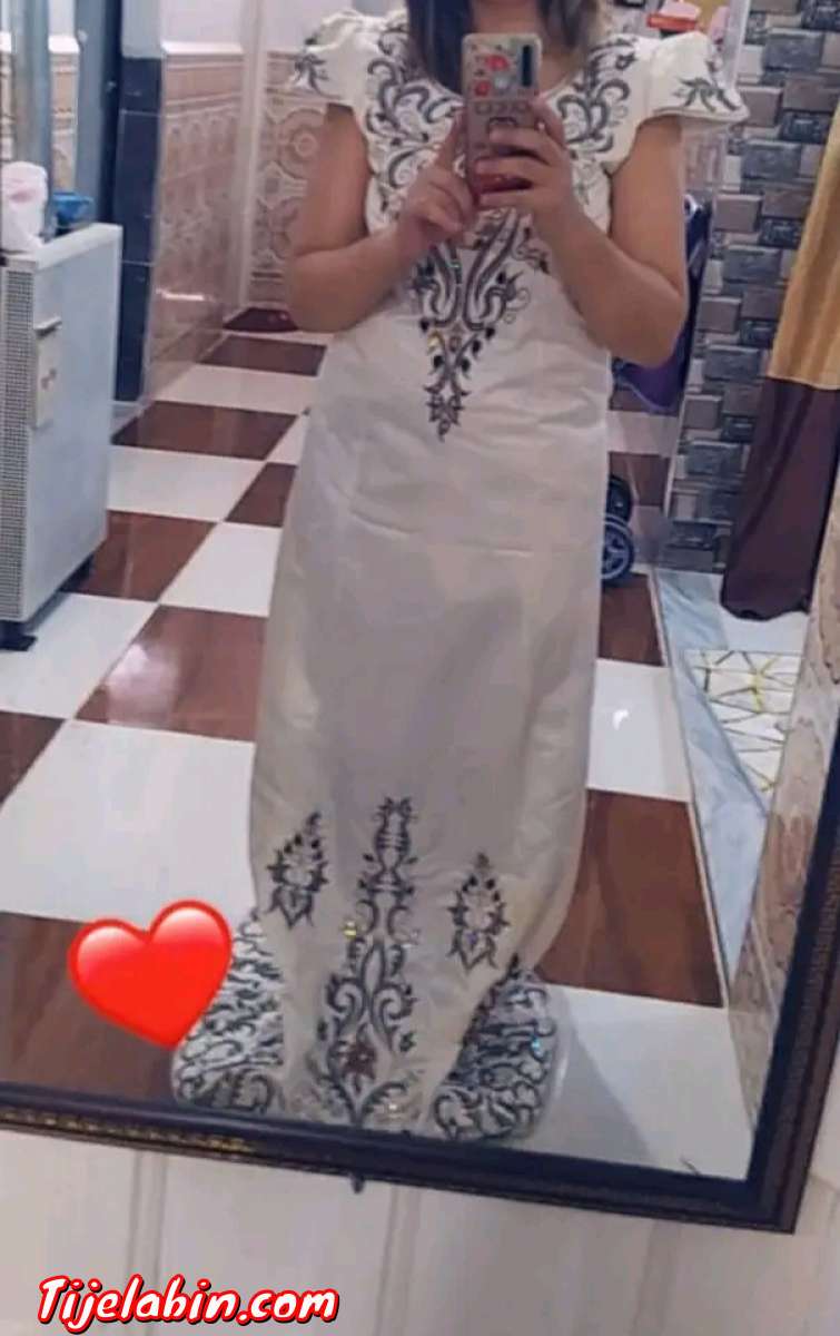 قندورة بيضا لتصديرة