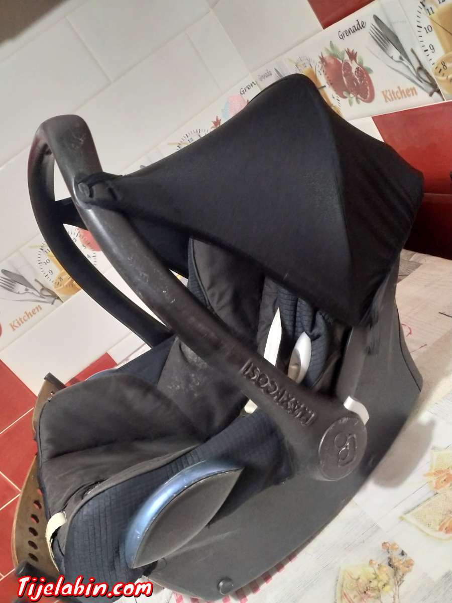 article bébé excellent état a bousmail livraison 58 wilaya