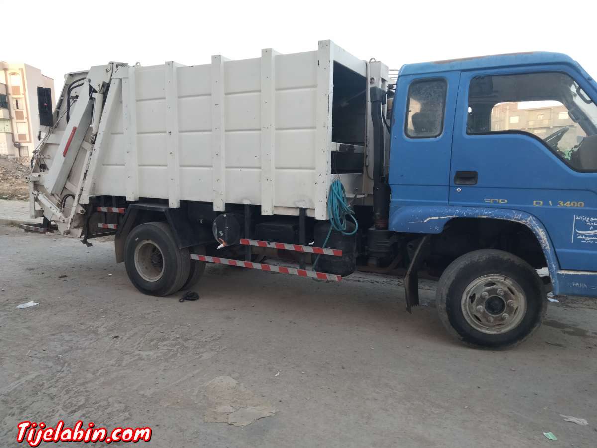 شاحنة جمع القمامة