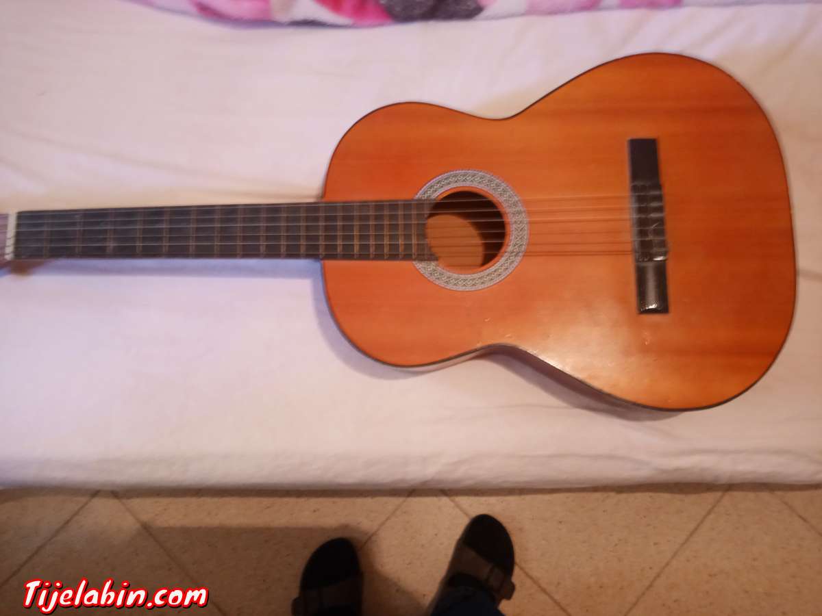 Guitare classique très bon état