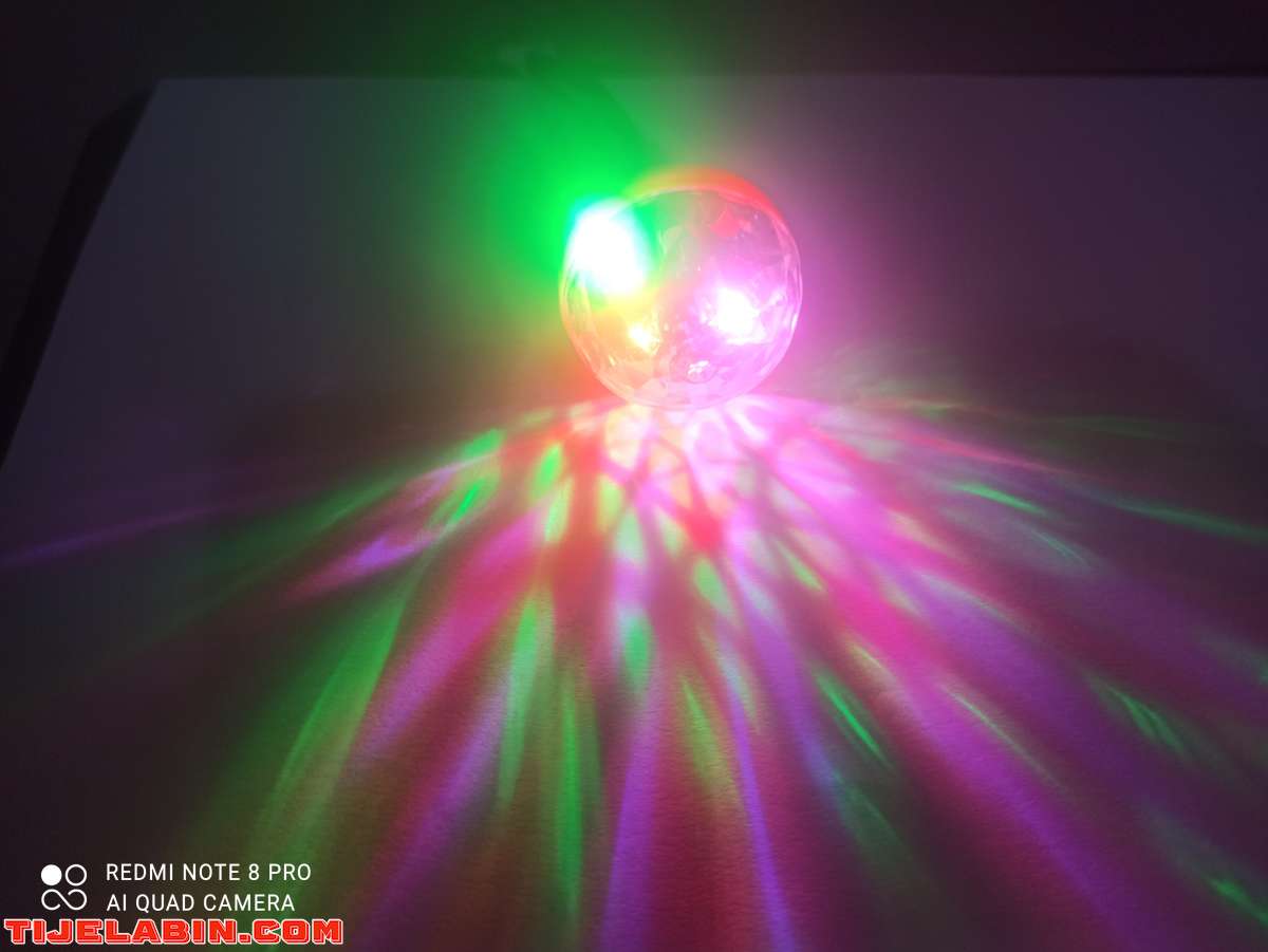 إضائة الكرة السحرية للأعياد والحفلات