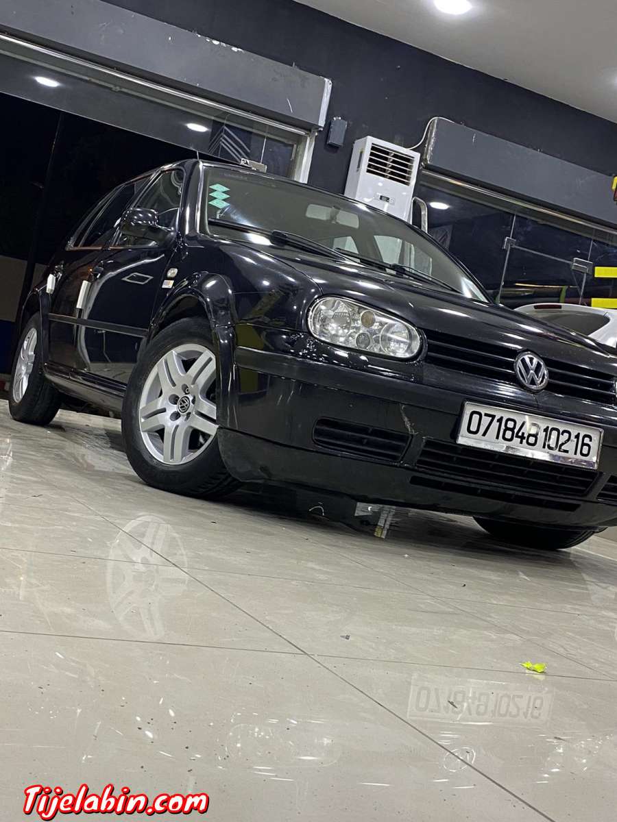 سيارة من نوع قولف 4